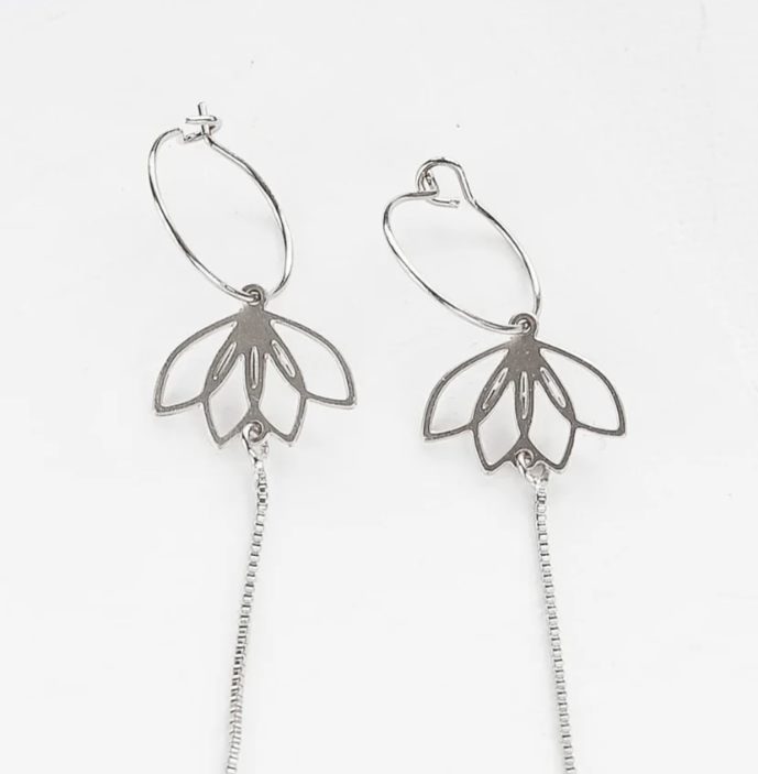 boucles Lotus créoles argenté de Shlomit Ofir