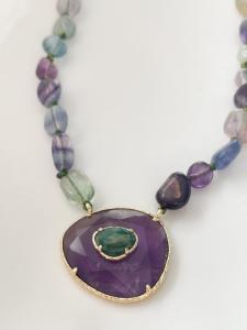 collier Gisèle violet doré 