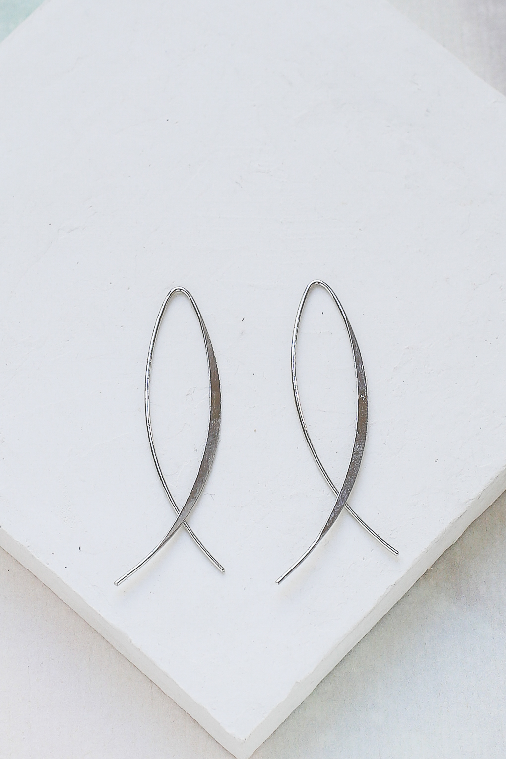 boucles sketch argenté de Shlomit Ofir