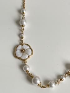 collier fleur nacrée doré